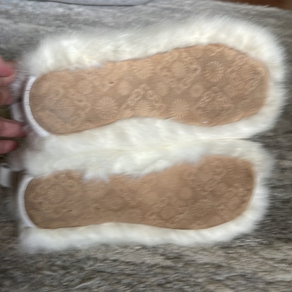 UGG slipper full foot slippers. - Picture 4 of 6
